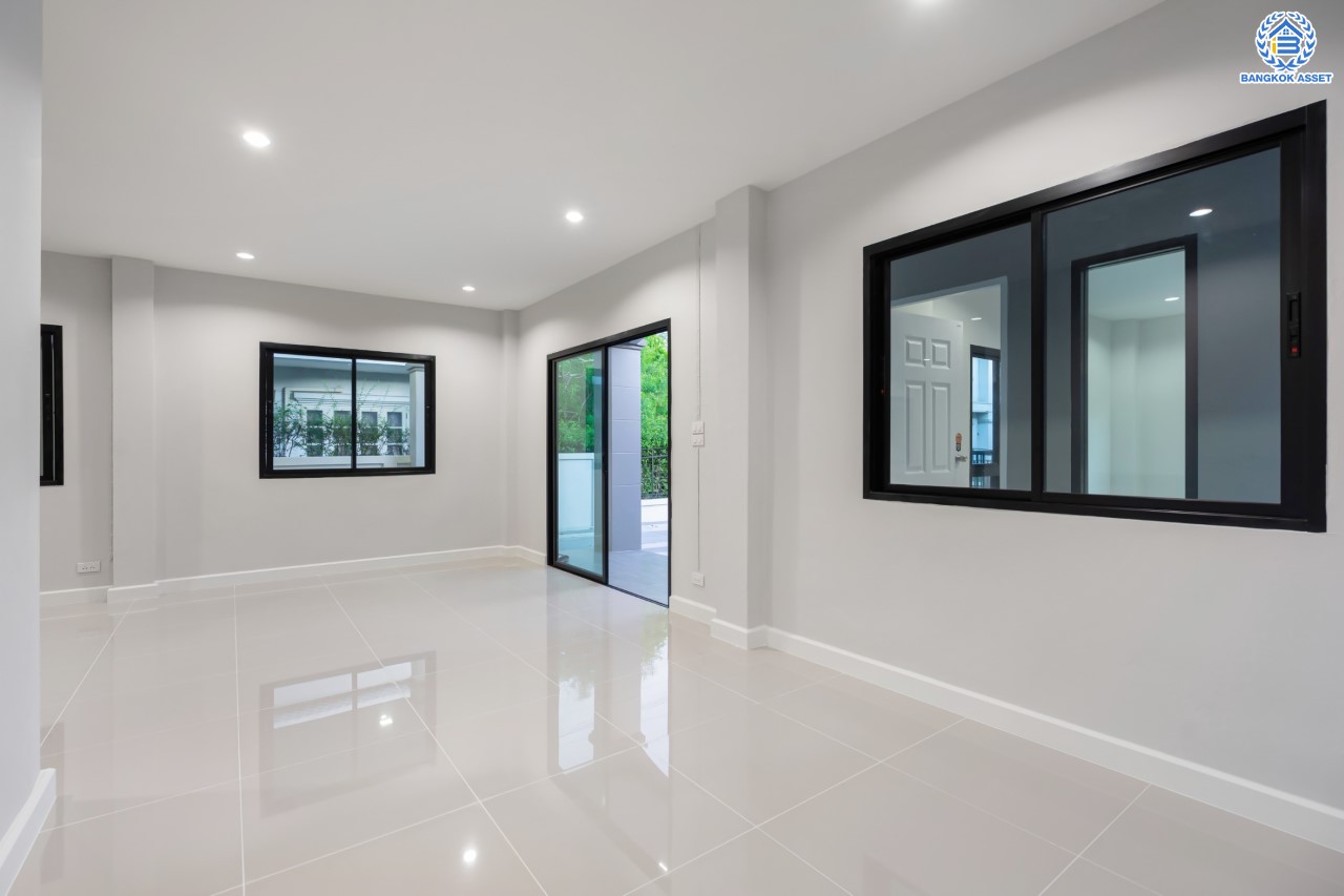 บ้านมือสองตกแต่งใหม่ แบรนด์ Property Perfect ม.มณีรินทร์ รัตนาธิเบศร์-ท่าอิฐ เนื้อที่ 54 ตร.ว. ฟังก์ชัน 3 ห้องนอน 2 ห้องน้ำ 2 ห้องอเนกประสงค์ พร้อมจอดรถได้ 2 คัน บนทำเลศักยภาพ ใกล้ทางด่วน "งามวงศ์วาน" และเพียง 10 นาที ถึงรถไฟฟ้า "สถานีบางรักน้อยท่าอิฐ"...